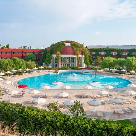 Semesteranläggning (resort) Calanè Village 4*