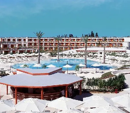 Semesteranläggning (resort) Calanè Village 4*
