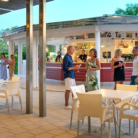 Semesteranläggning (resort) Calanè Village 4*